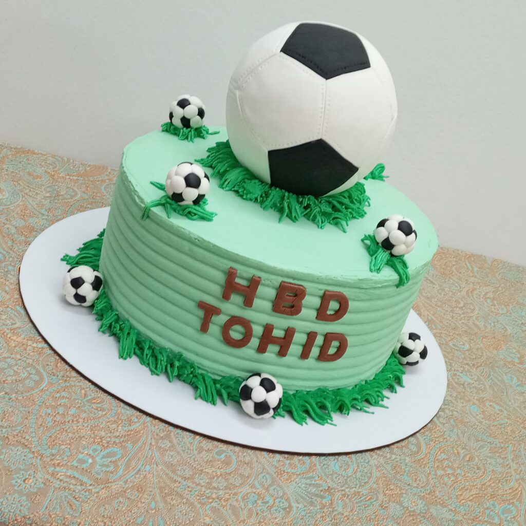 کیک تولد پسرانه با تم فوتبال