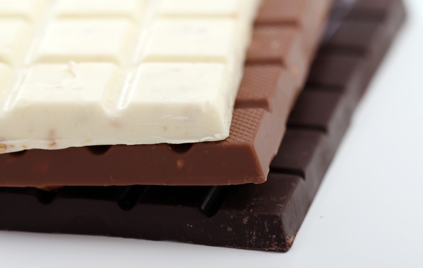 تفاوت شکلات سفید و شکلات شیری و تلخ